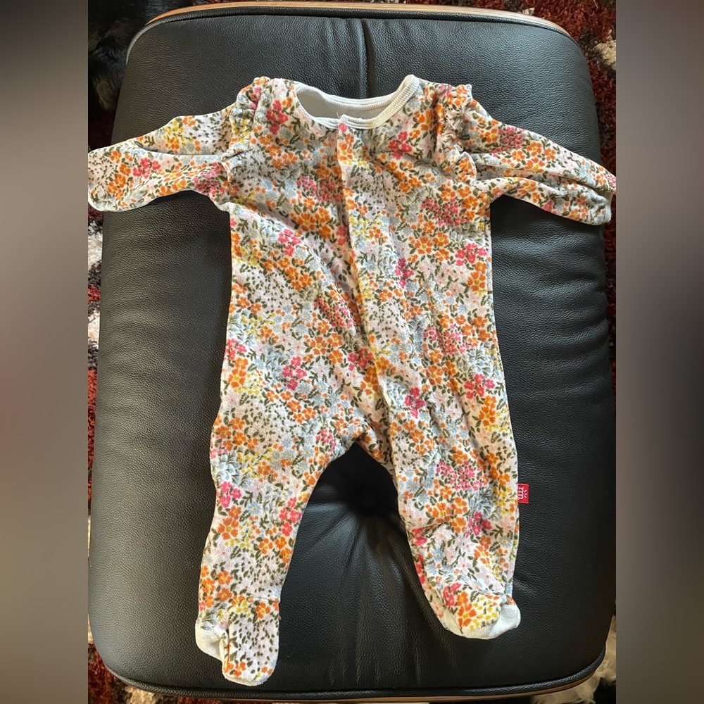 Magnetic me velour footie
